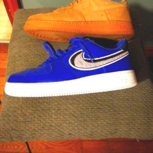 2 pair Nike Air sneakers worn only 2 times size 11m. Paid 100 for each pair 70ap